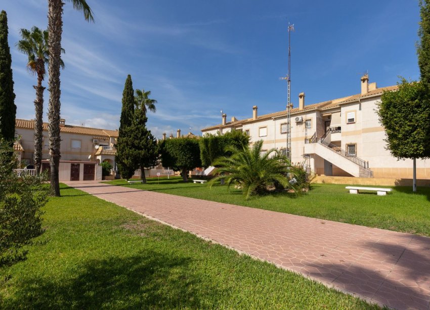 Alquiler a largo plazo - Bungalow - Torrevieja - Zona los Frutales