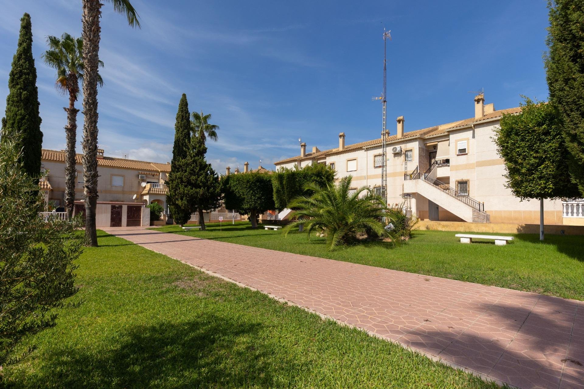 Alquiler a largo plazo - Bungalow - Torrevieja - Zona los Frutales