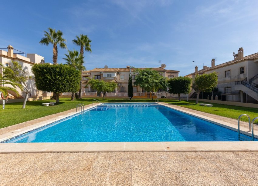 Alquiler a largo plazo - Bungalow - Torrevieja - Zona los Frutales