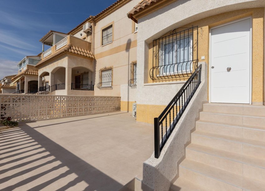 Alquiler a largo plazo - Bungalow - Torrevieja - Zona los Frutales