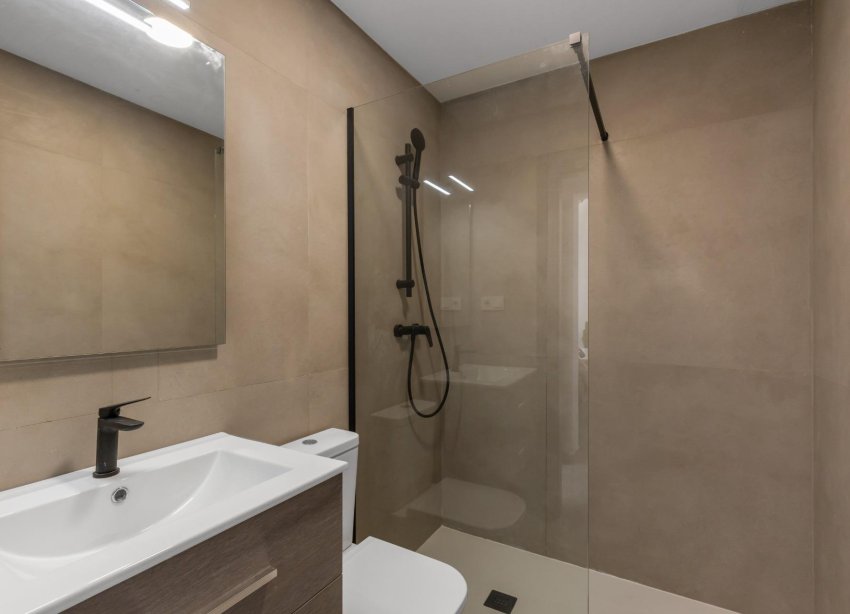 Alquiler a largo plazo - Bungalow - Torrevieja - Zona los Frutales