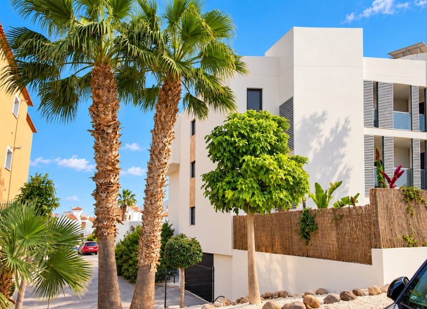 Apartamento a estrenar con solárium y vistas a la piscina en Villamartín