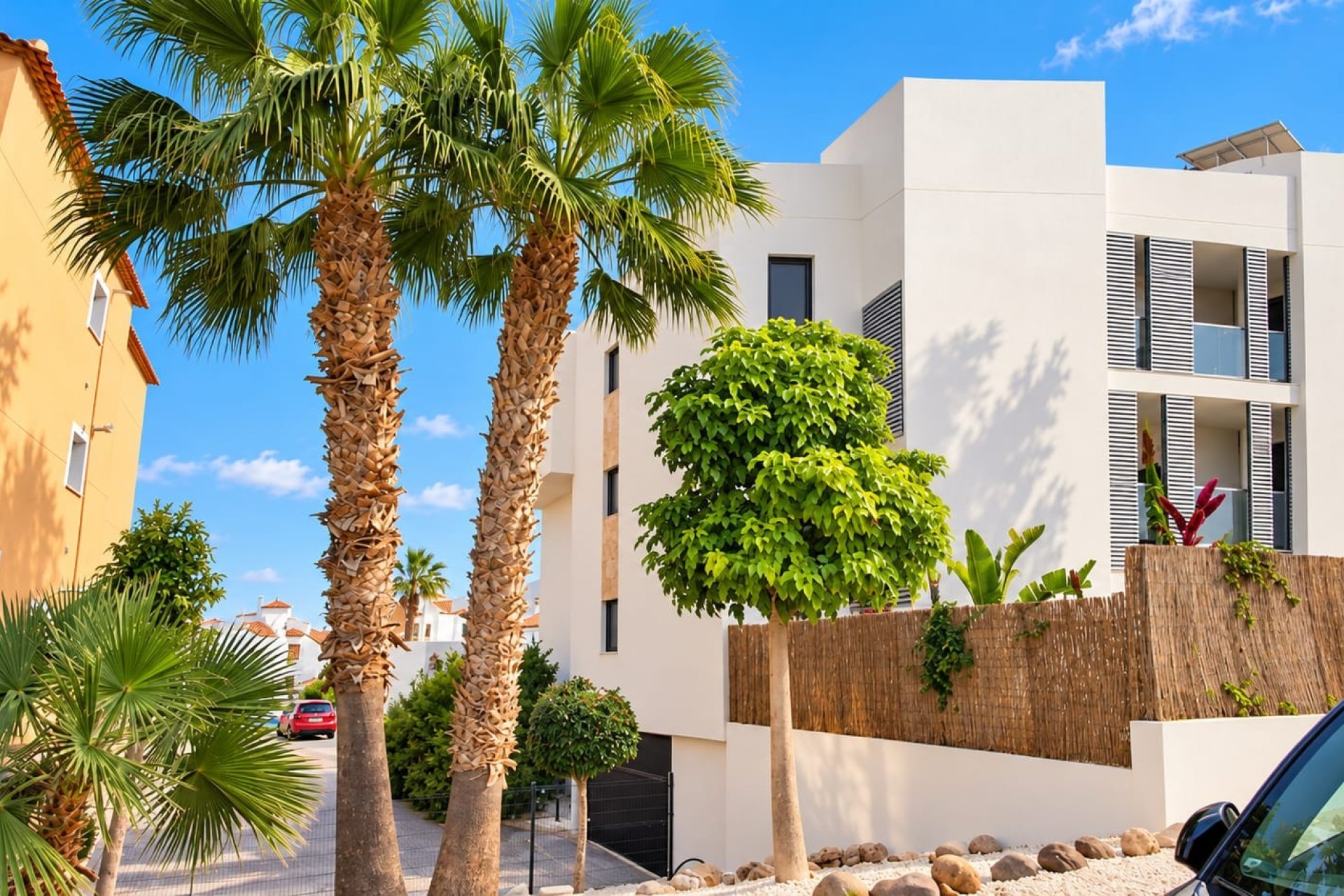 Apartamento a estrenar con solárium y vistas a la piscina en Villamartín