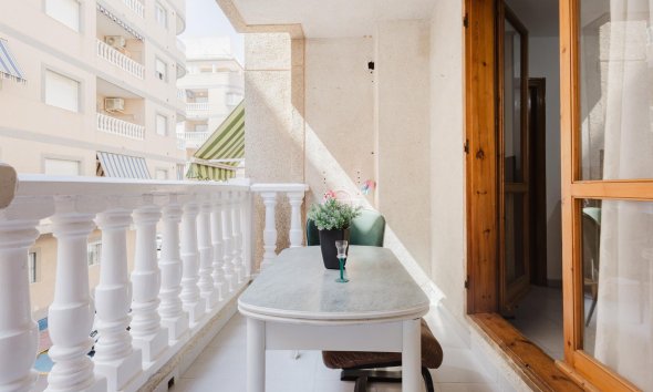 Apartment - Resale - Torrevieja - Playa de La Acequion