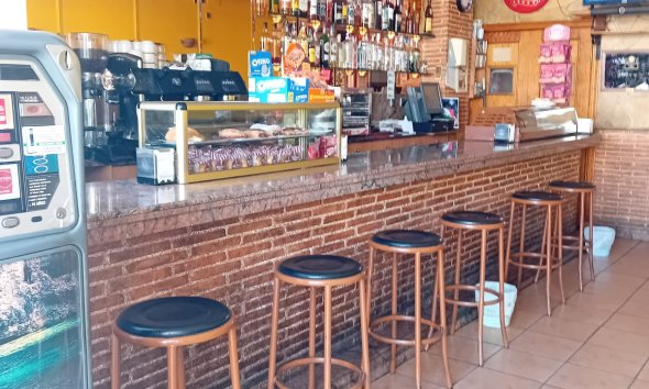 Commercial premises / Commercial unit / Retail space - Resale - Torrevieja - Center Torrevieja