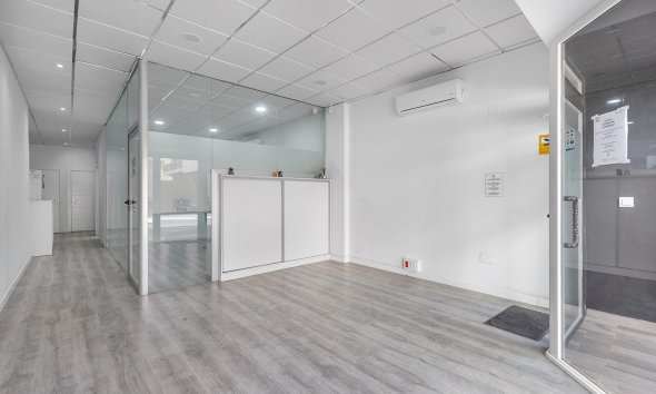 Commercial premises / Commercial unit / Retail space - Resale - Torrevieja - NA-75273