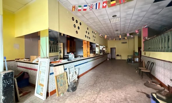 Commercial premises / Commercial unit / Retail space - Resale - Torrevieja - Playa del cura
