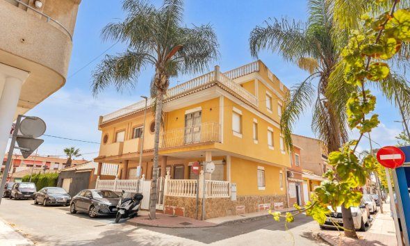Duplex / Two-storey apartment - Resale - Los Alcazares - Centro