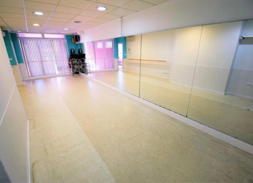 New Build - Commercial premises - Guardamar del Segura