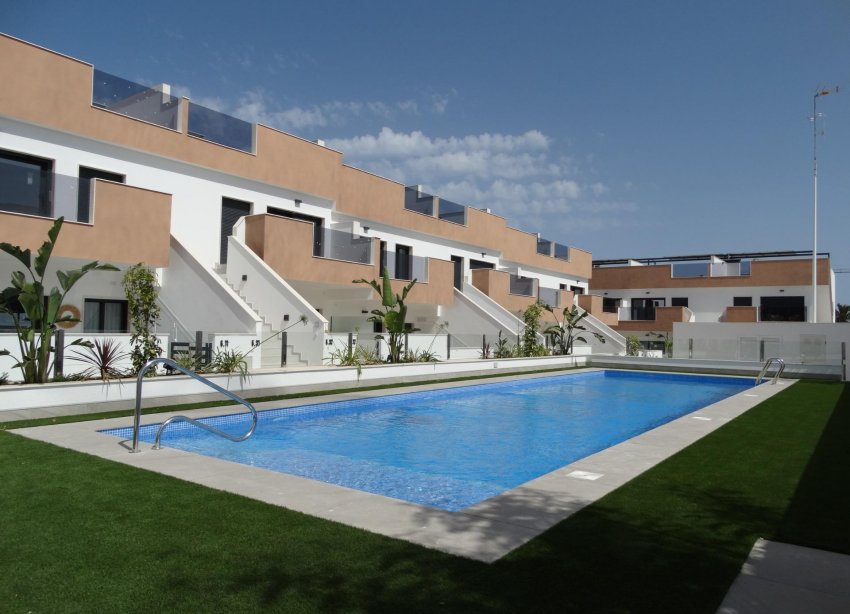 New Build - Terraced house / Townhouse - Pilar de la Horadada - pueblo