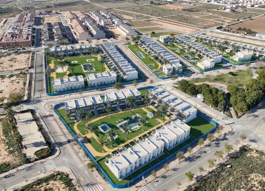 Obra nueva - Adosado - Pilar de la Horadada