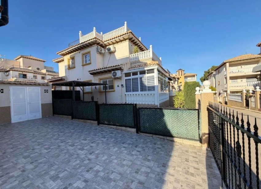 Obra nueva - Casas adosadas - Orihuela