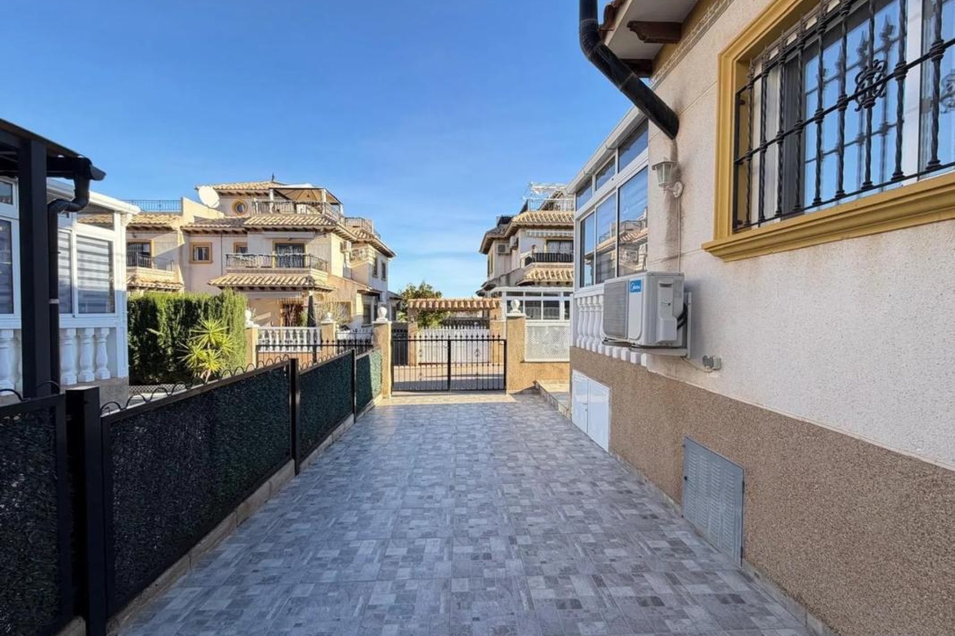 Obra nueva - Casas adosadas - Orihuela