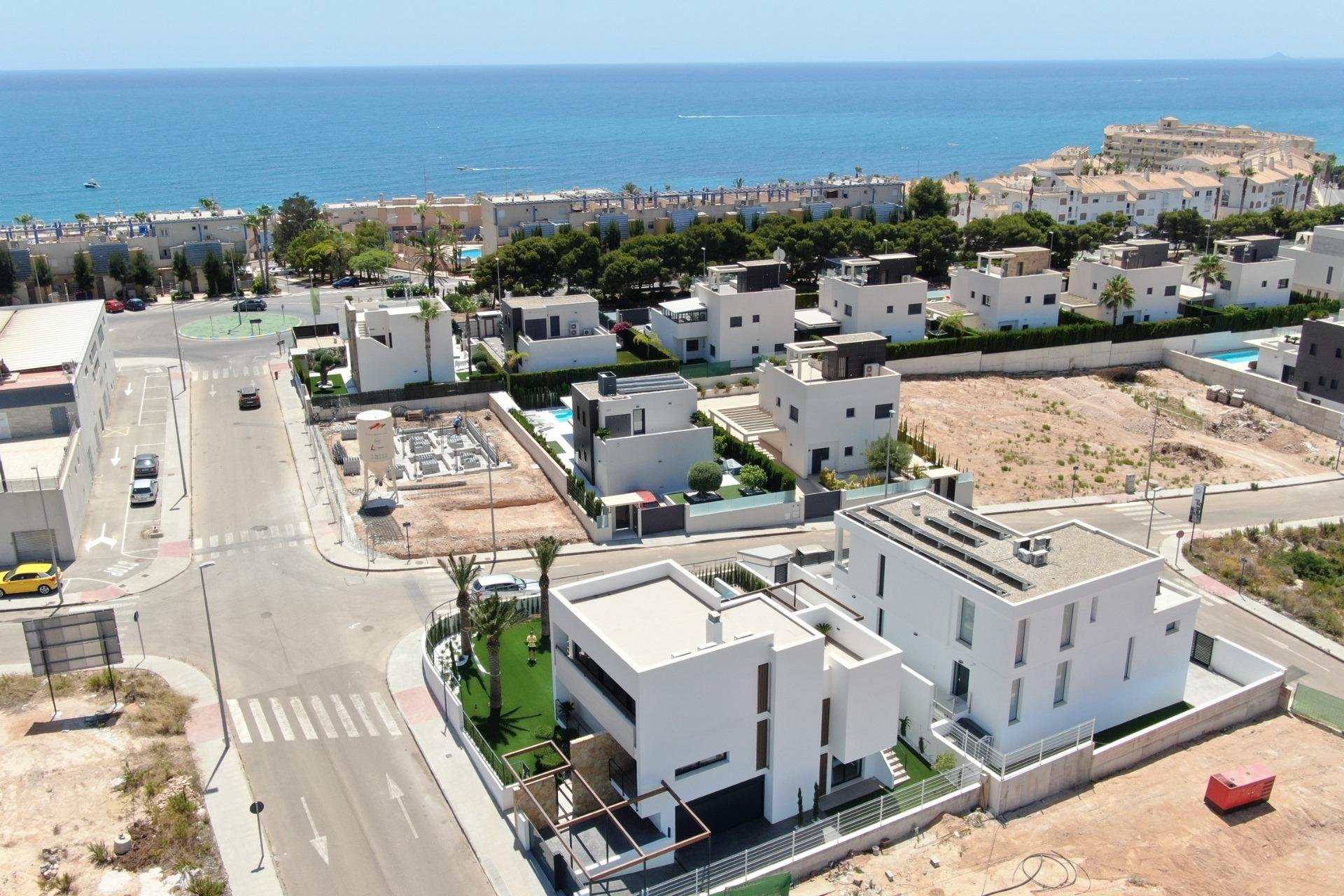 Obra nueva - Villa / Casa - Orihuela Costa