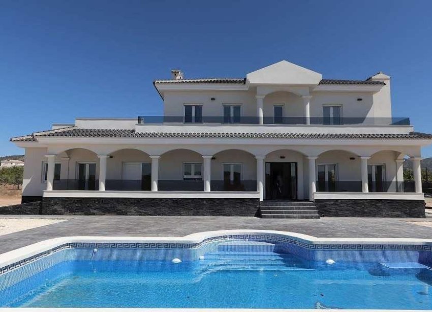 Obra nueva - Villa / Casa - Pinoso