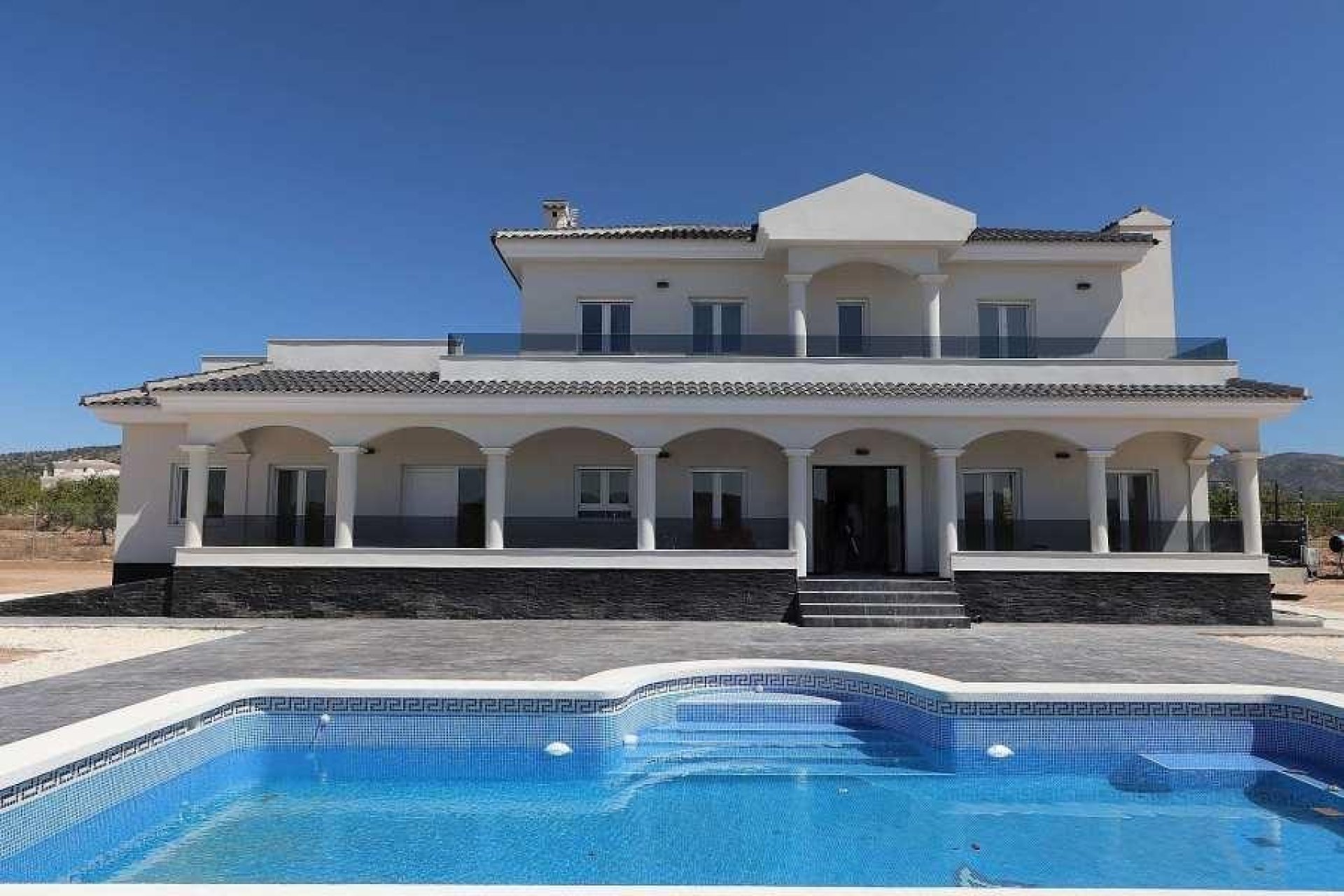 Obra nueva - Villa / Casa - Pinoso