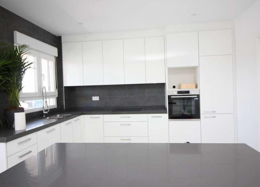 Obra nueva - Villa / Casa - Pinoso