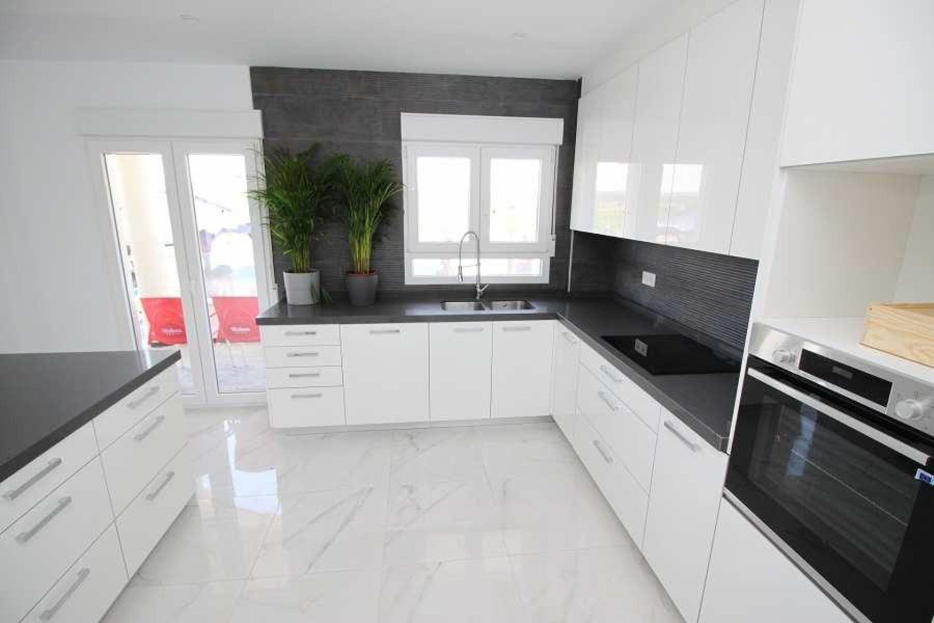 Obra nueva - Villa / Casa - Pinoso