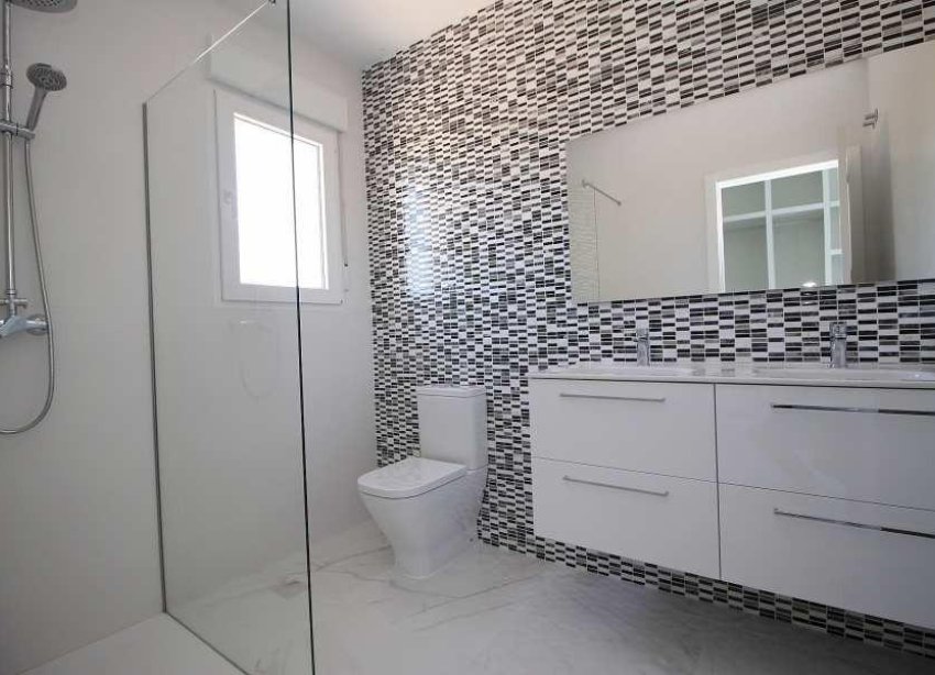 Obra nueva - Villa / Casa - Pinoso