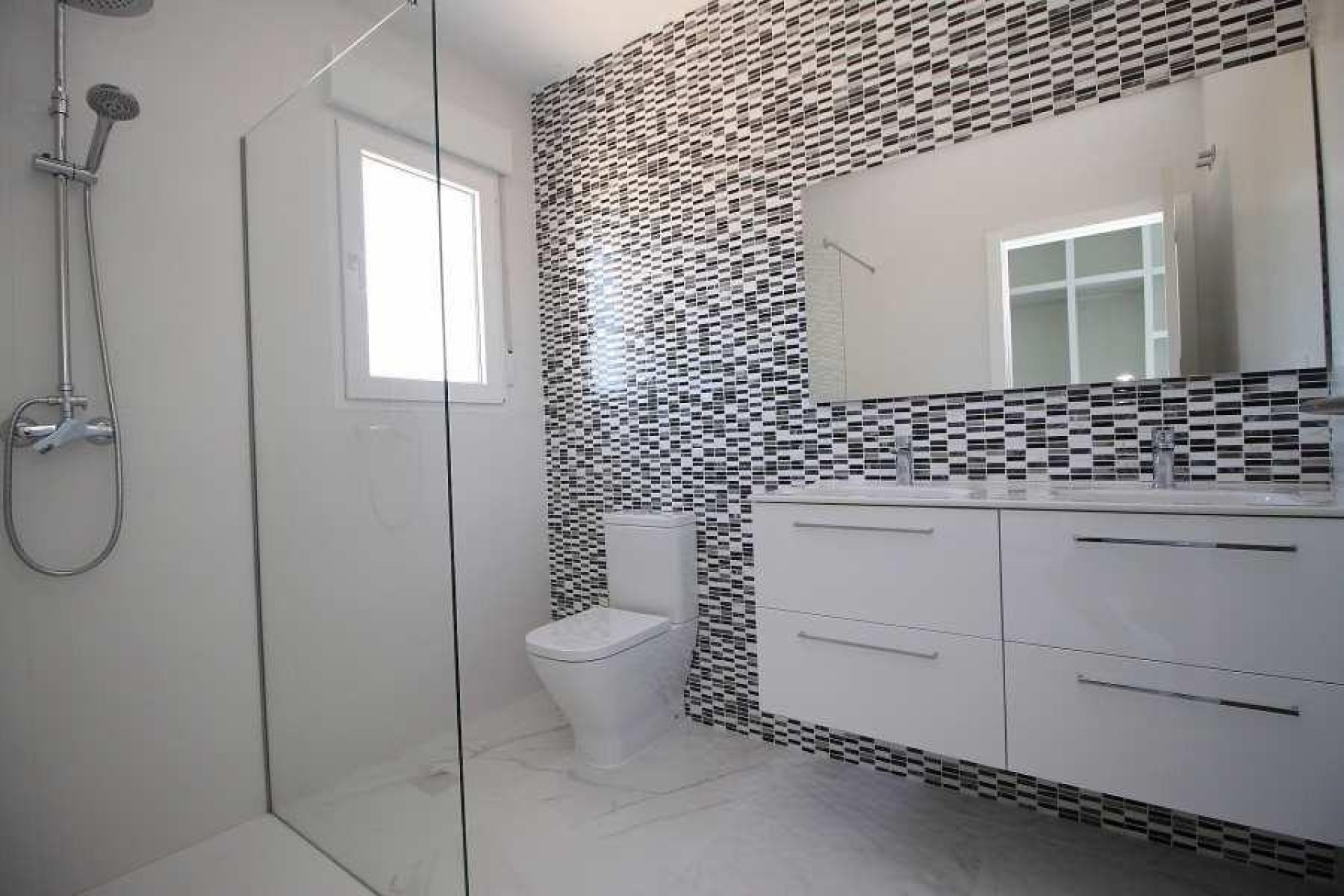 Obra nueva - Villa / Casa - Pinoso