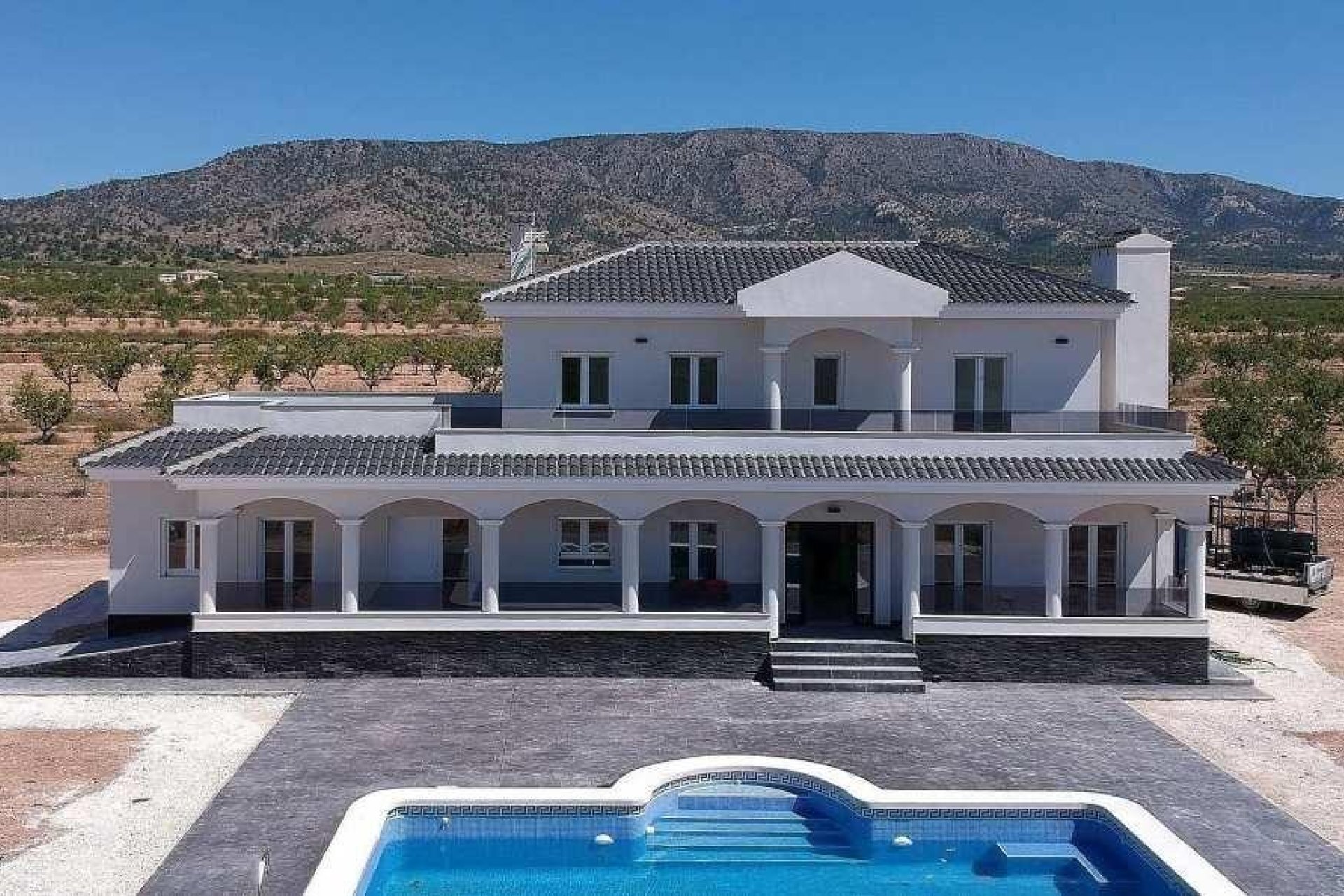 Obra nueva - Villa / Casa - Pinoso