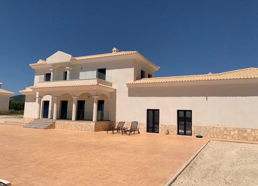 Obra nueva - Villa / Casa - Pinoso