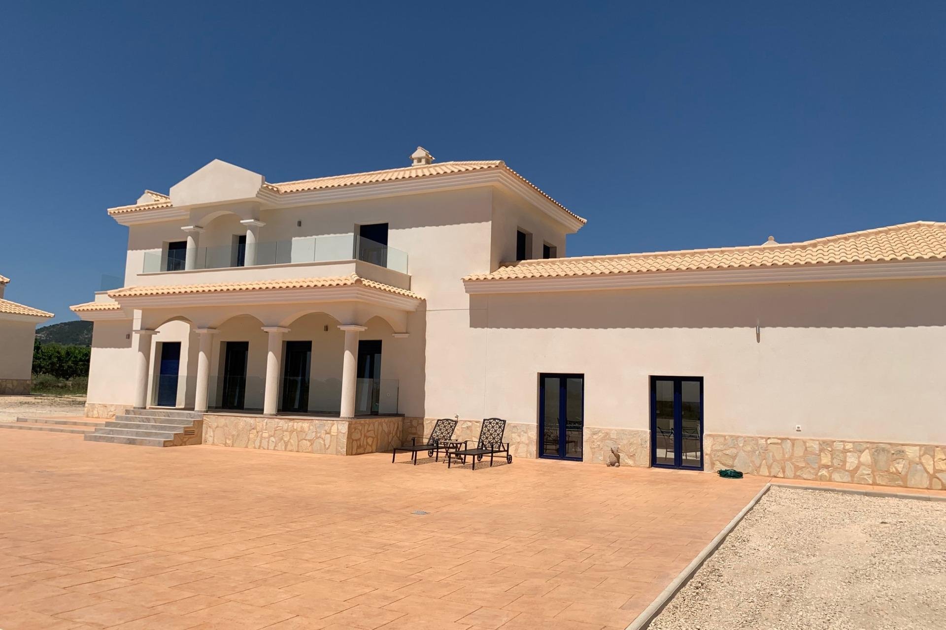 Obra nueva - Villa / Casa - Pinoso