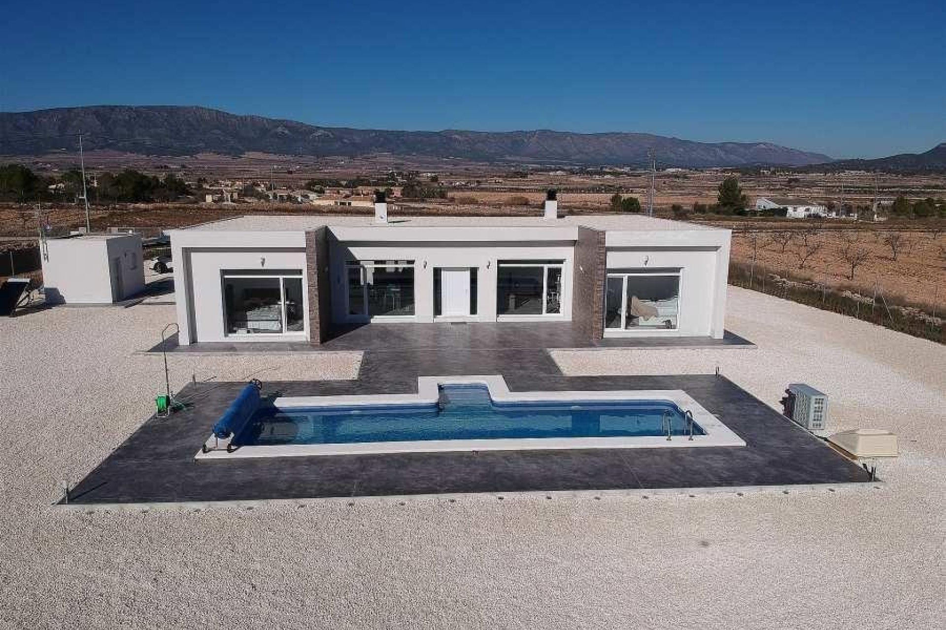 Obra nueva - Villa / Casa - Pinoso