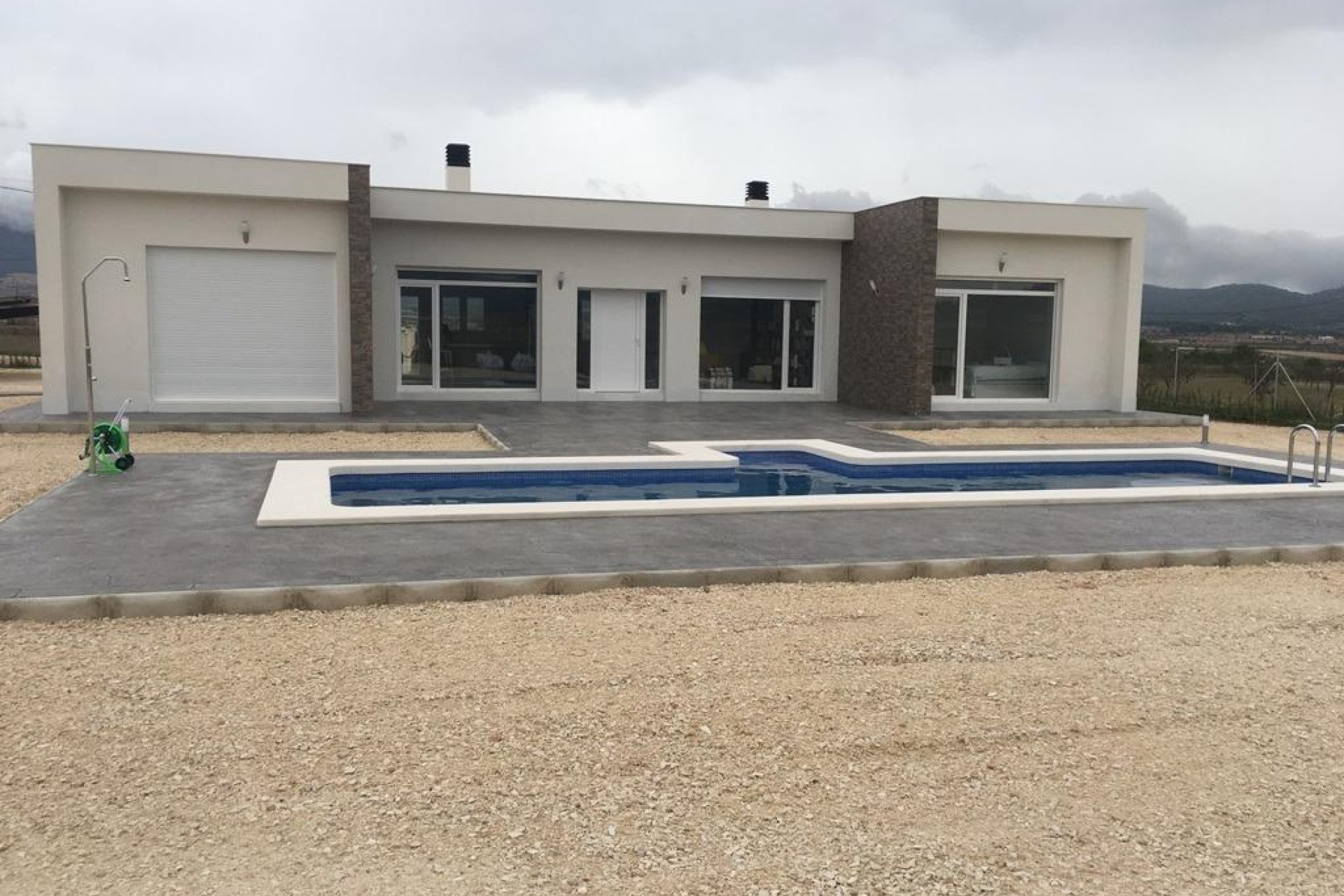 Obra nueva - Villa / Casa - Pinoso