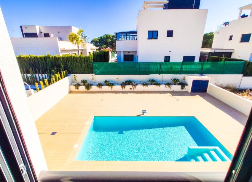 Obra nueva - Villa - Orihuela Costa - Dehesa De Campoamor