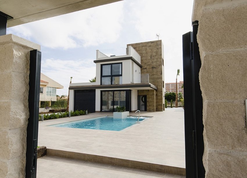 Obra nueva - Villa - Orihuela Costa - Dehesa De Campoamor