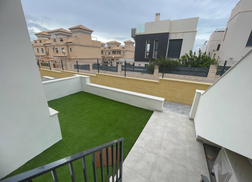 Obra nueva - Villa - Orihuela Costa - PAU 26