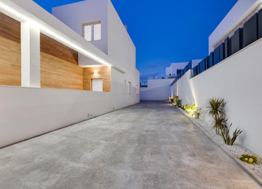 Obra nueva - Villa - Torrevieja - Aguas Nuevas