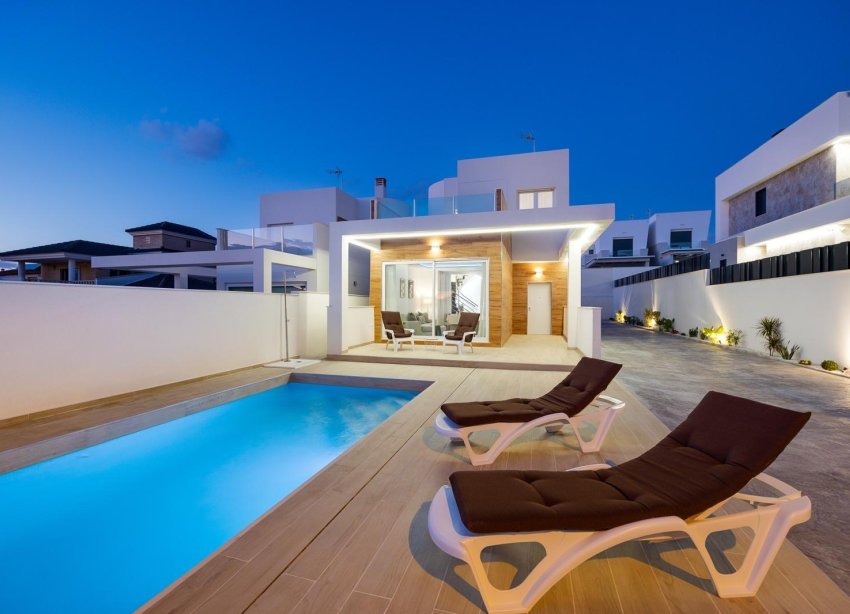 Obra nueva - Villa - Torrevieja - Aguas Nuevas