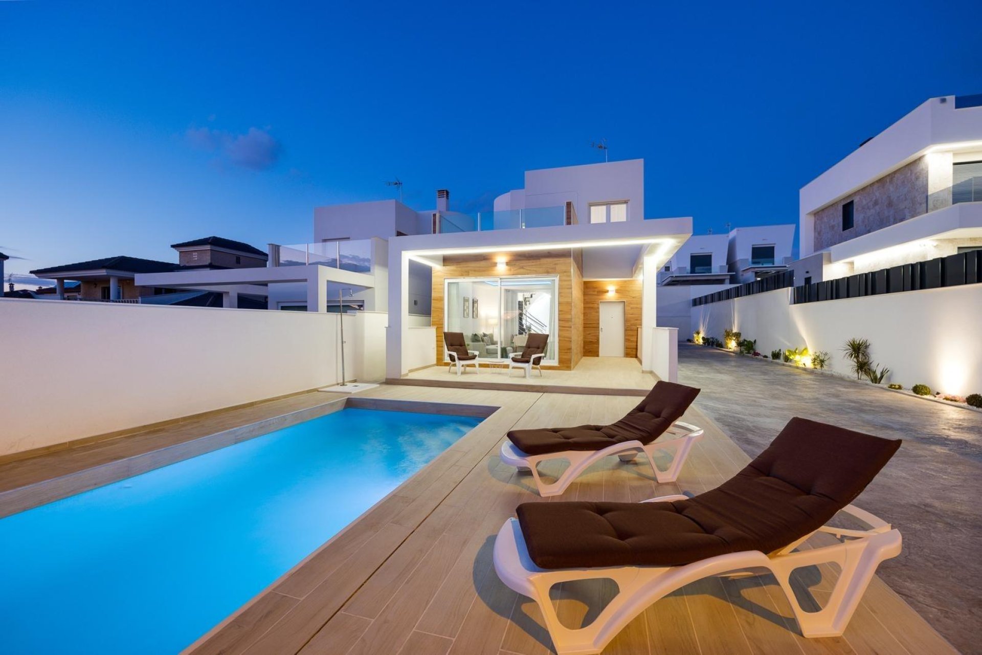 Obra nueva - Villa - Torrevieja - Aguas Nuevas