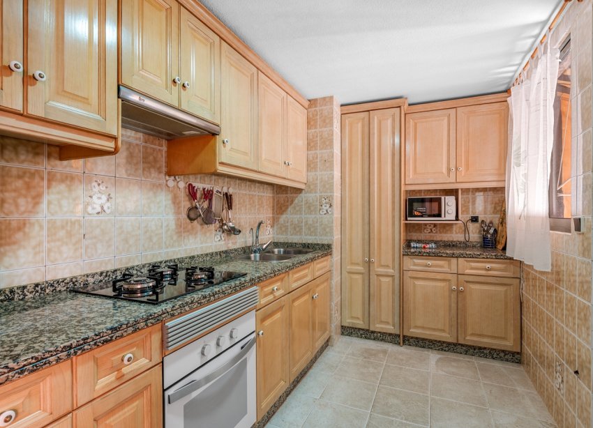 Resale - Apartament / Duplex - Arenales del Sol - Segunda linea playa