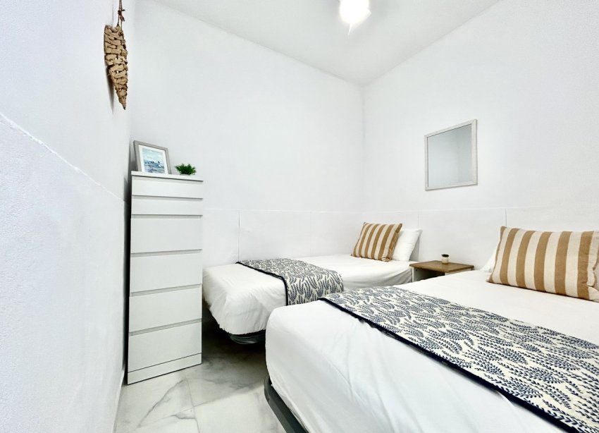 Resale - Apartament / Duplex - Orihuela Costa - La Zenia