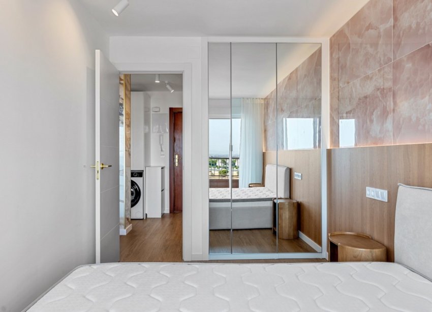 Resale - Apartament / Duplex - Orihuela Costa - Punta Prima