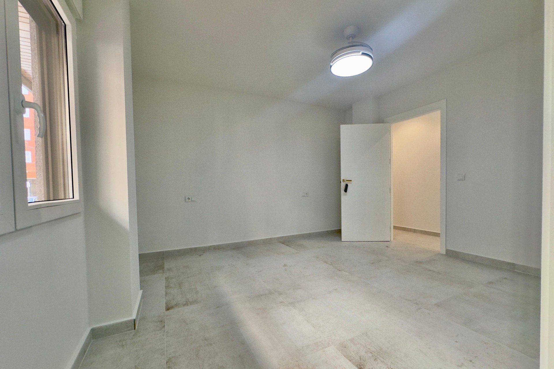 Resale - Apartament / Duplex - Torrevieja - Acequion