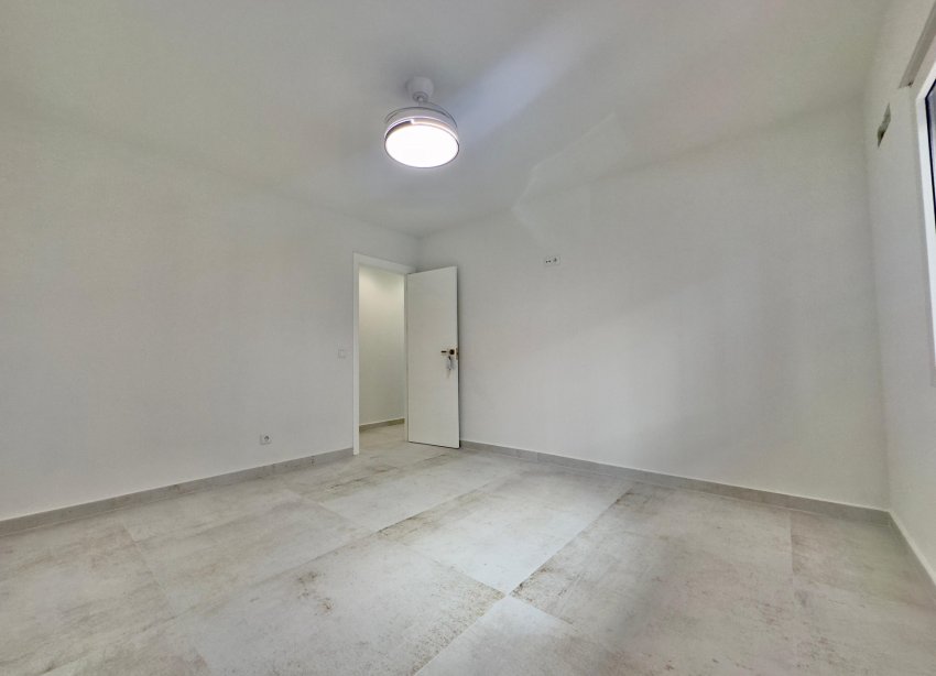 Resale - Apartament / Duplex - Torrevieja - Acequion
