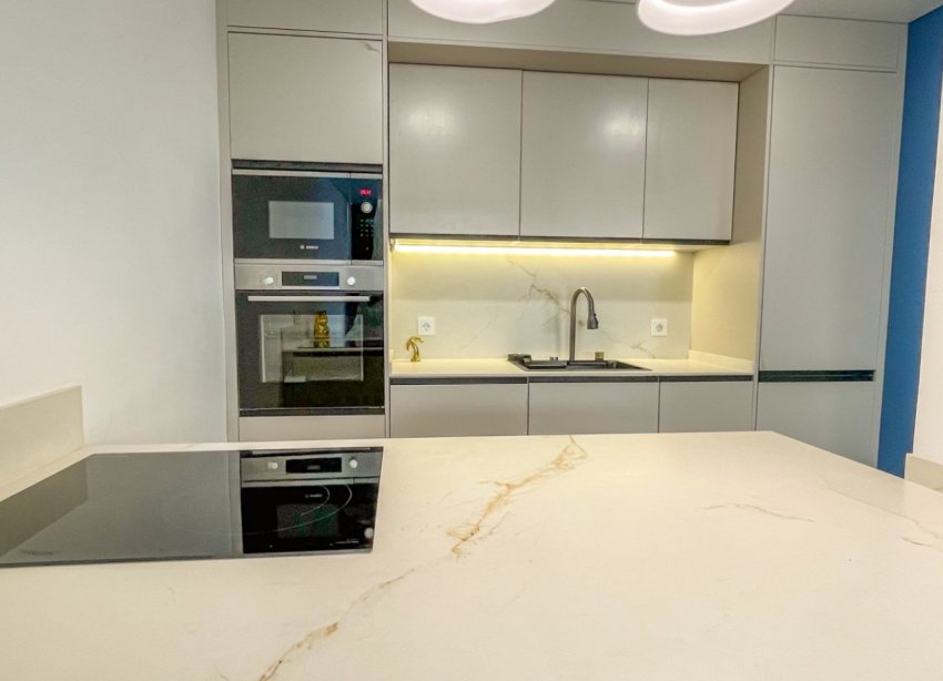 Resale - Apartament / Duplex - Torrevieja - Acequion