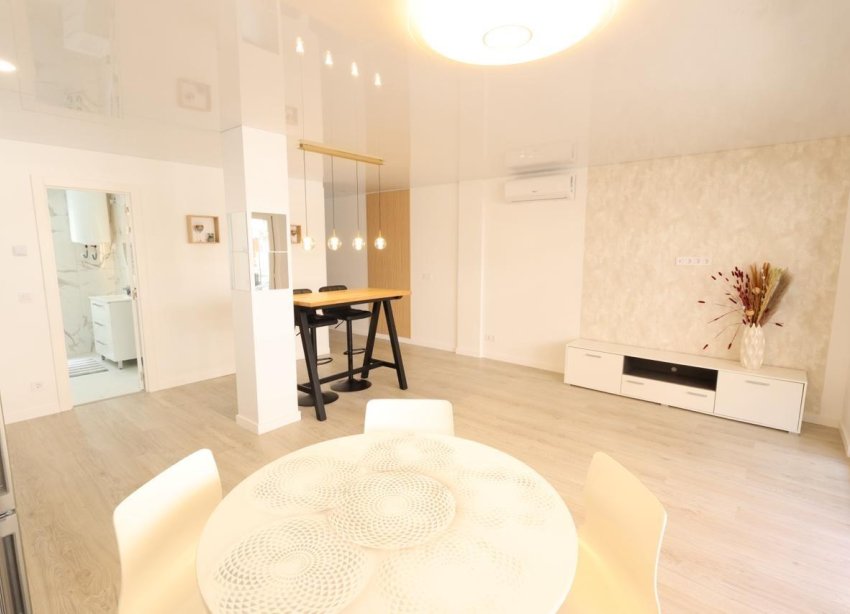 Resale - Apartament / Duplex - Torrevieja - Acequion