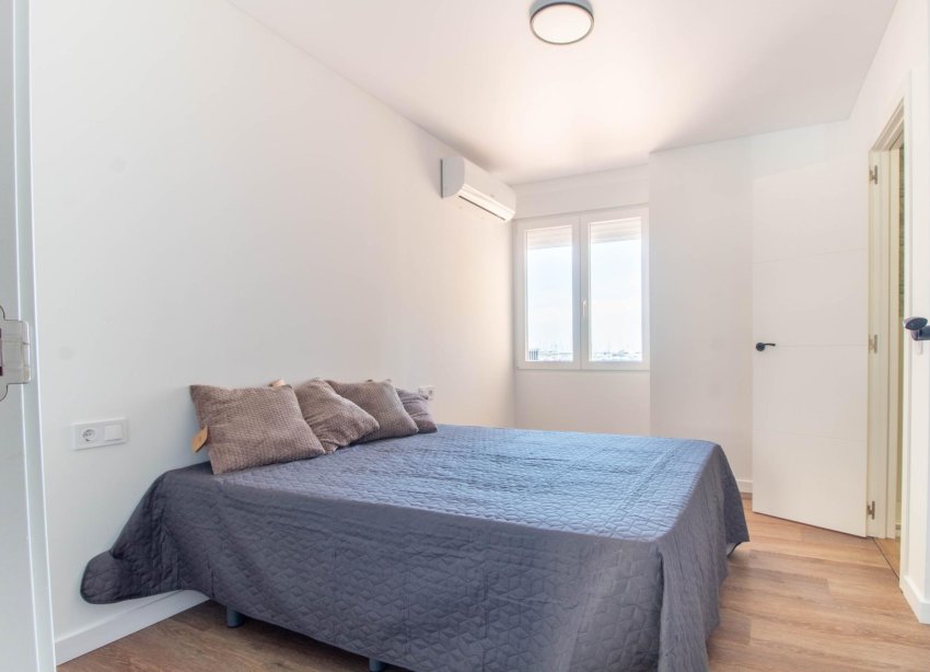 Resale - Apartament / Duplex - Torrevieja - Acequion