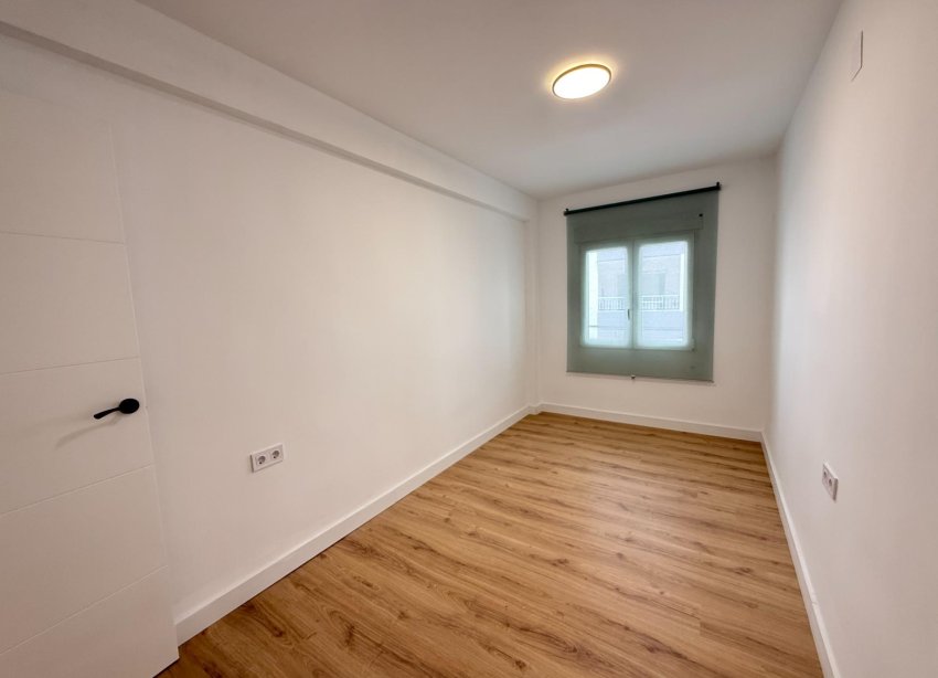 Resale - Apartament / Duplex - Torrevieja - Centro