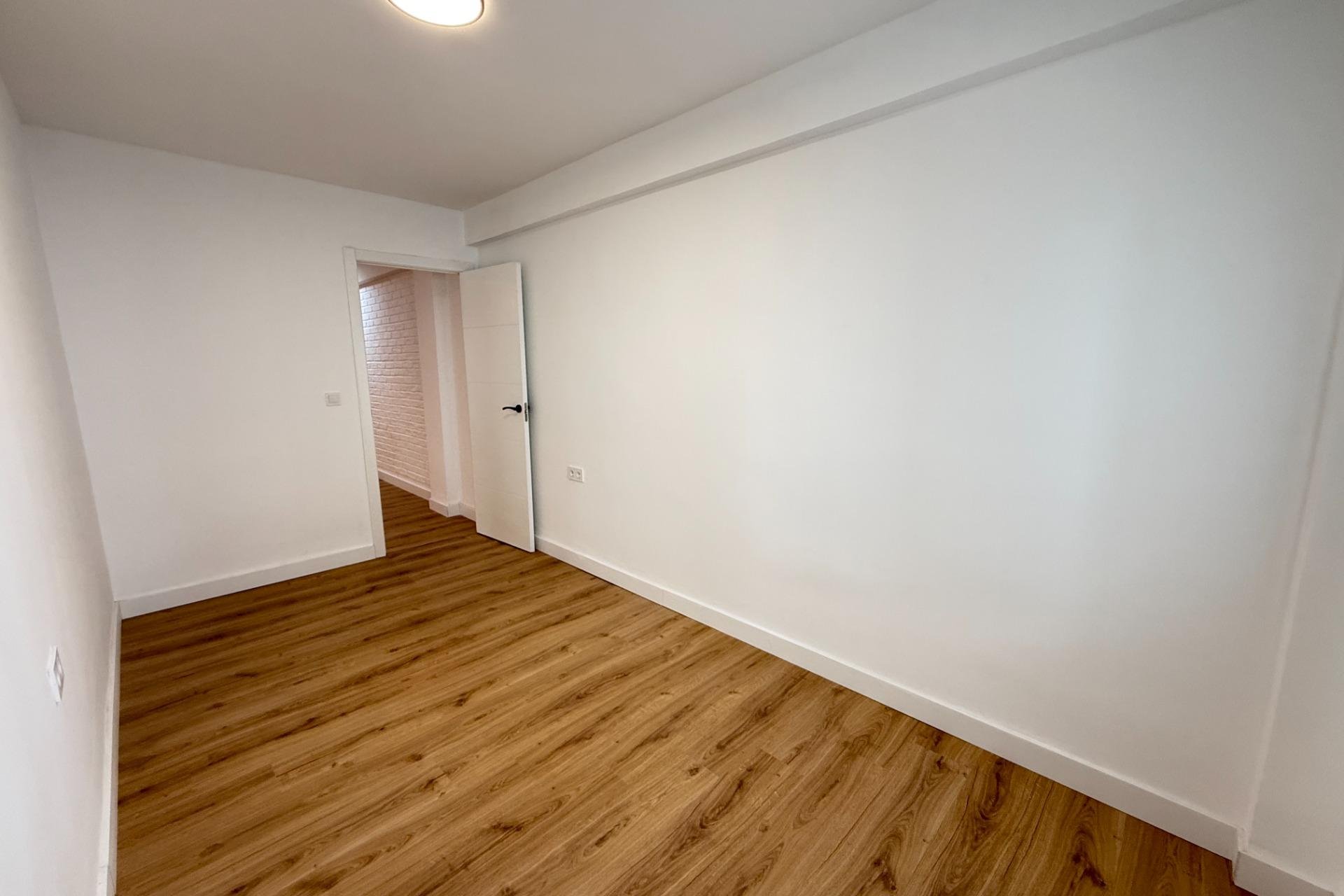 Resale - Apartament / Duplex - Torrevieja - Centro