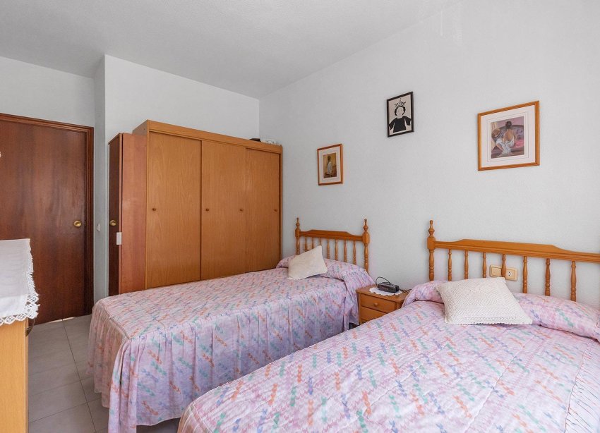 Resale - Apartament / Duplex - Torrevieja - Estacion de autobuses