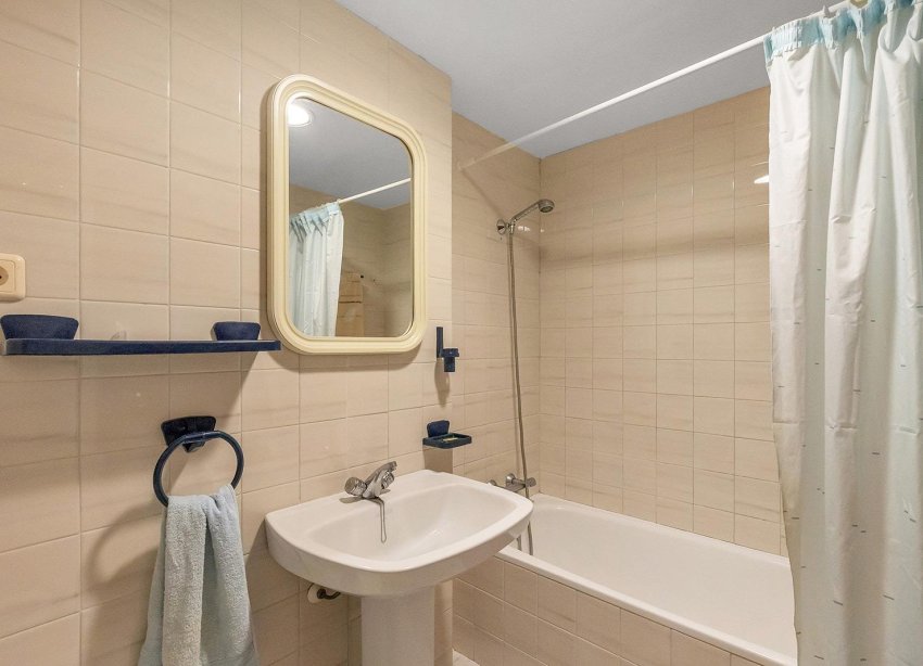 Resale - Apartament / Duplex - Torrevieja - Estacion de autobuses