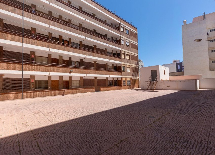 Resale - Apartament / Duplex - Torrevieja - Estacion de autobuses