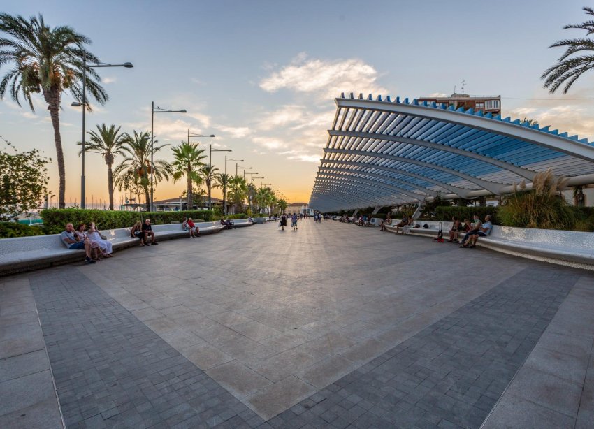 Resale - Apartament / Duplex - Torrevieja - Estacion de autobuses