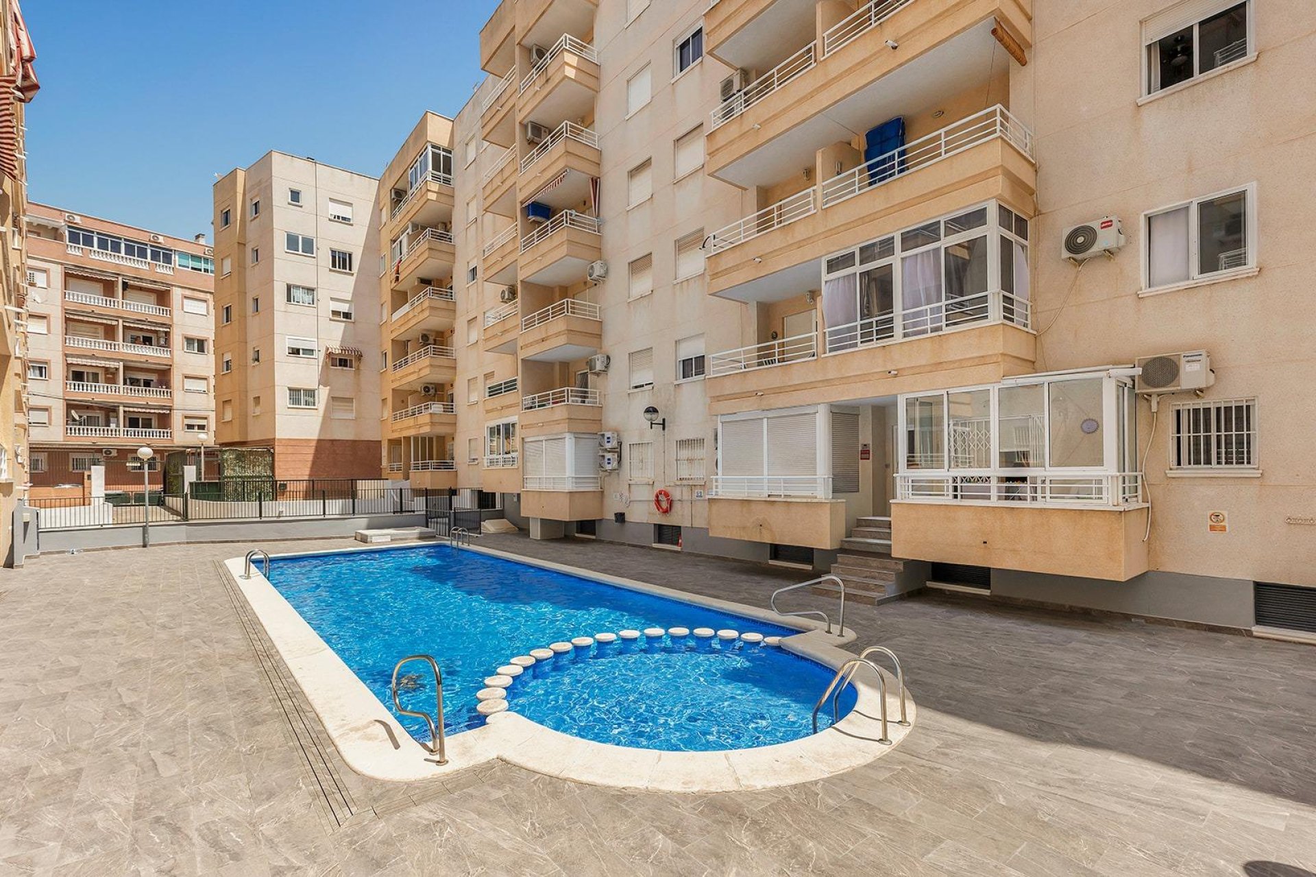 Resale - Apartament / Duplex - Torrevieja - Estacion de autobuses